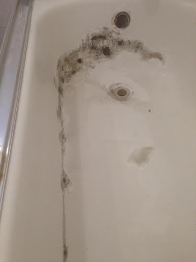 bathtub reglazing damage 02